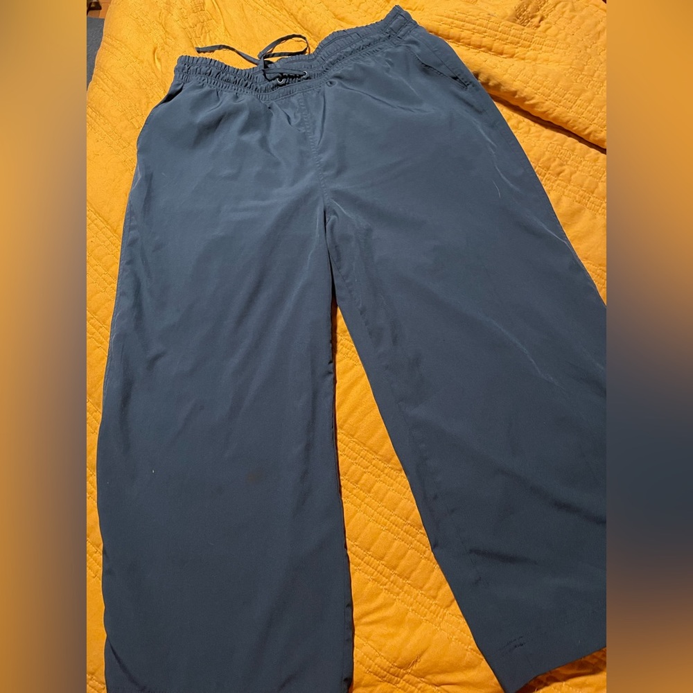 Lightweight Capri stretch tech